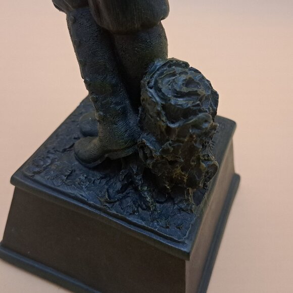 Crosa Male Golfer Statue - Picture 8 of 11